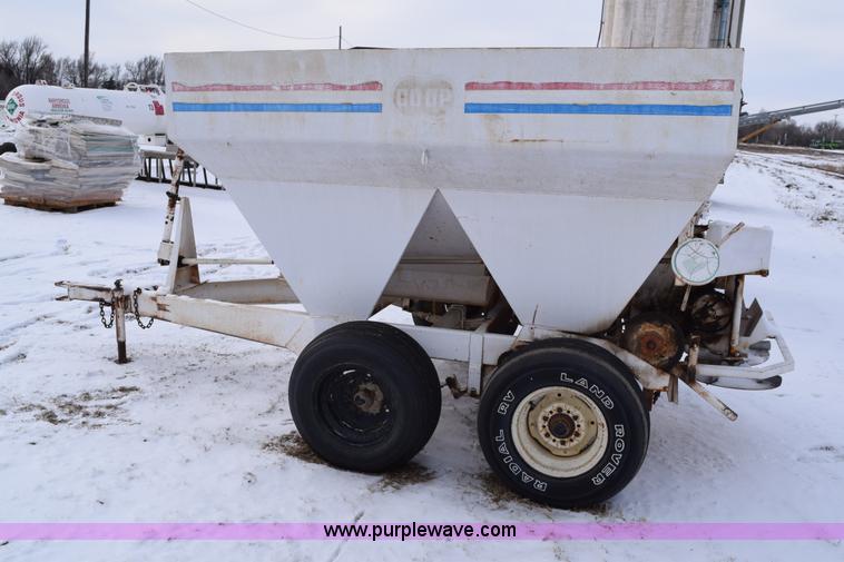 image for item E6035 Fertilizer spreader buggy