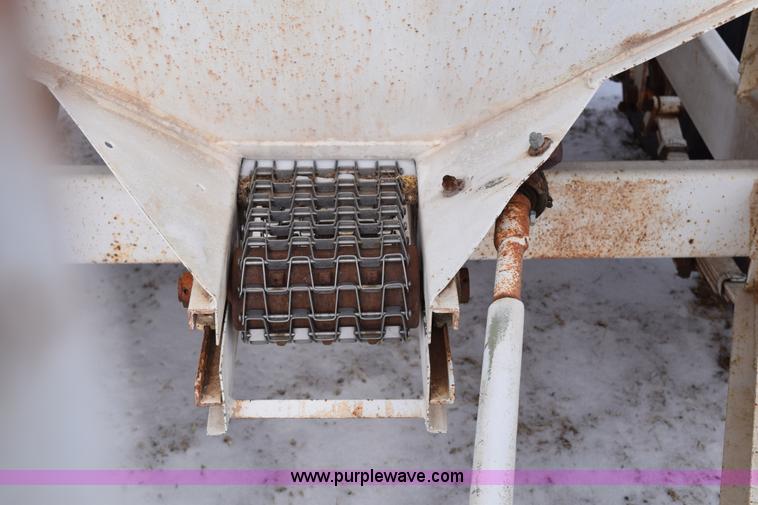 image for item E6035 Fertilizer spreader buggy