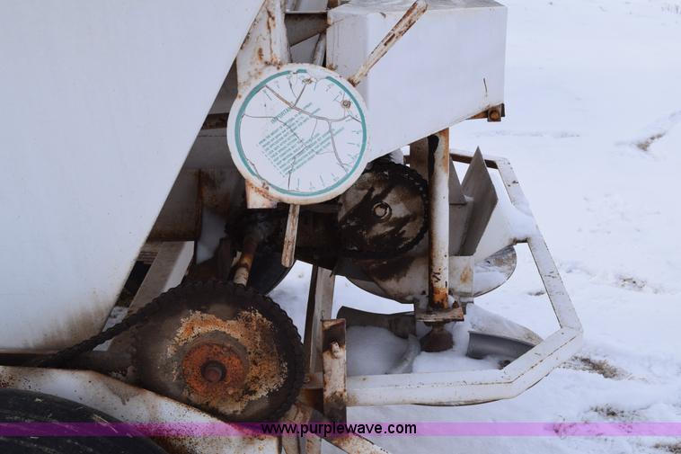 image for item E6035 Fertilizer spreader buggy