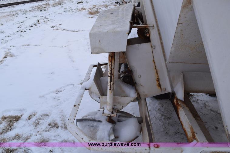 image for item E6035 Fertilizer spreader buggy