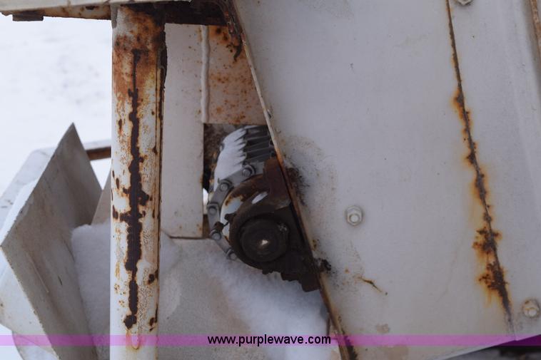 image for item E6035 Fertilizer spreader buggy