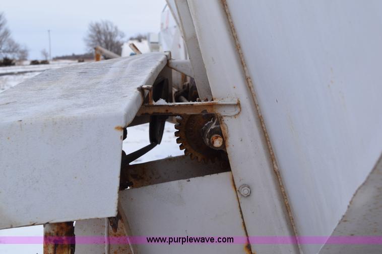 image for item E6035 Fertilizer spreader buggy