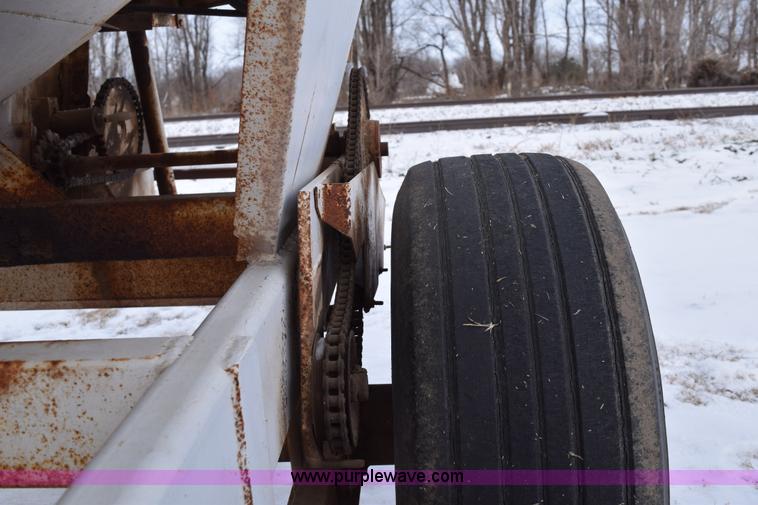 image for item E6035 Fertilizer spreader buggy