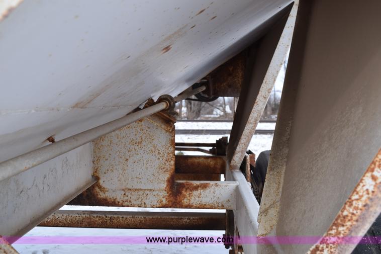 image for item E6035 Fertilizer spreader buggy