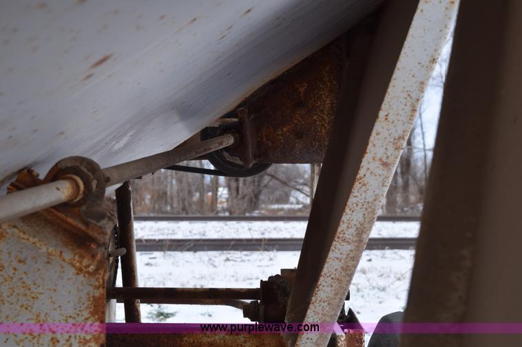 image for item E6035 Fertilizer spreader buggy