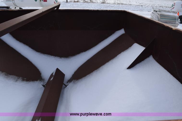 image for item E6035 Fertilizer spreader buggy