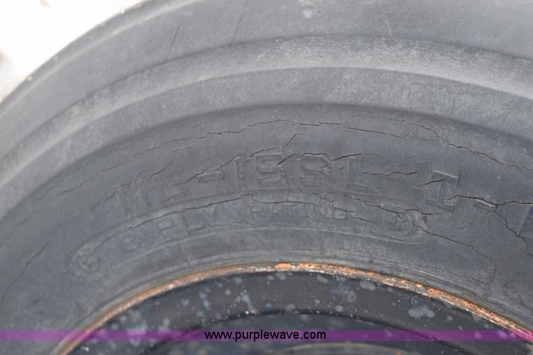 image for item E6035 Fertilizer spreader buggy