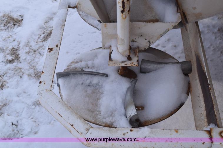 image for item E6035 Fertilizer spreader buggy