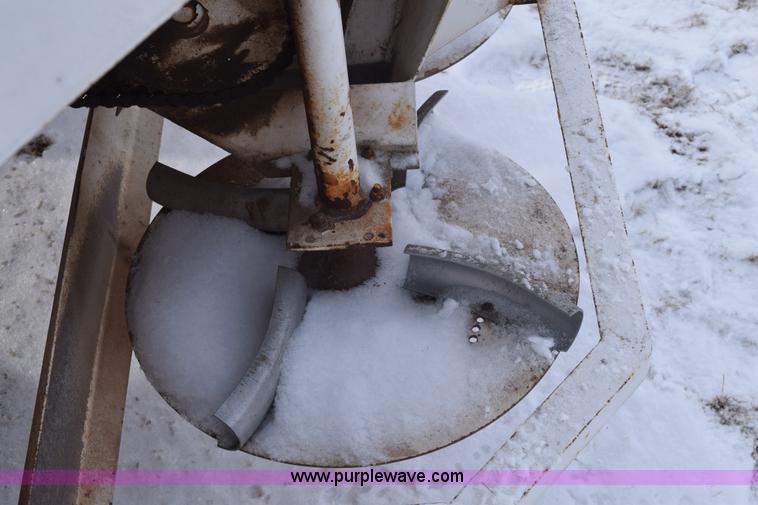 image for item E6035 Fertilizer spreader buggy