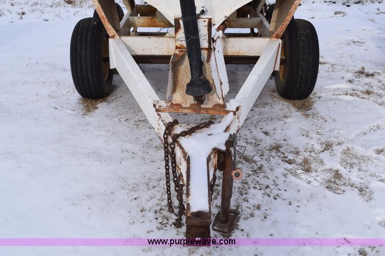 image for item E6037 Fertilizer spreader buggy