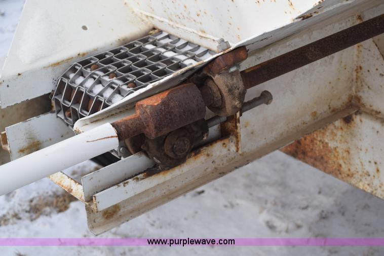 image for item E6037 Fertilizer spreader buggy