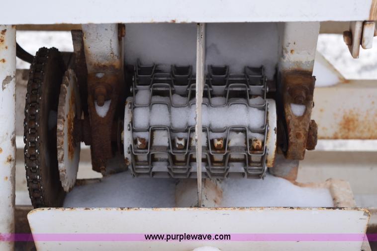 image for item E6037 Fertilizer spreader buggy