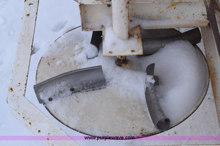 image for item E6037 Fertilizer spreader buggy