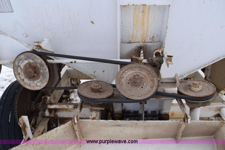 image for item E6037 Fertilizer spreader buggy