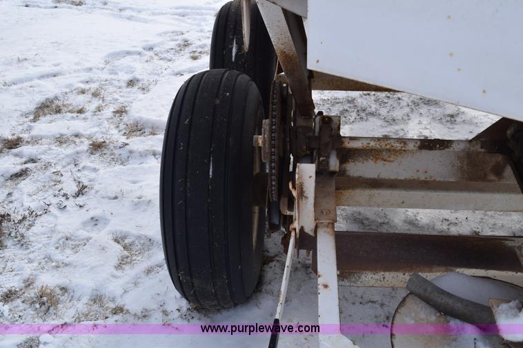 image for item E6037 Fertilizer spreader buggy