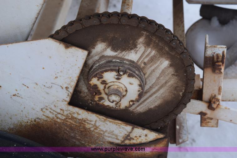 image for item E6037 Fertilizer spreader buggy