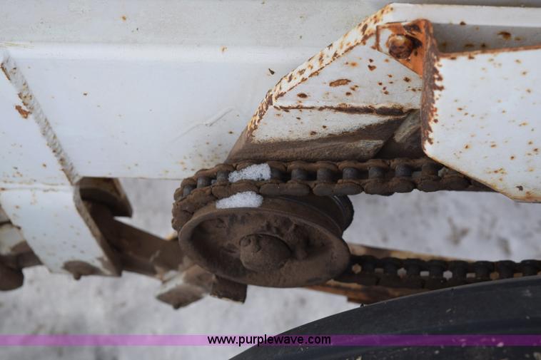 image for item E6037 Fertilizer spreader buggy