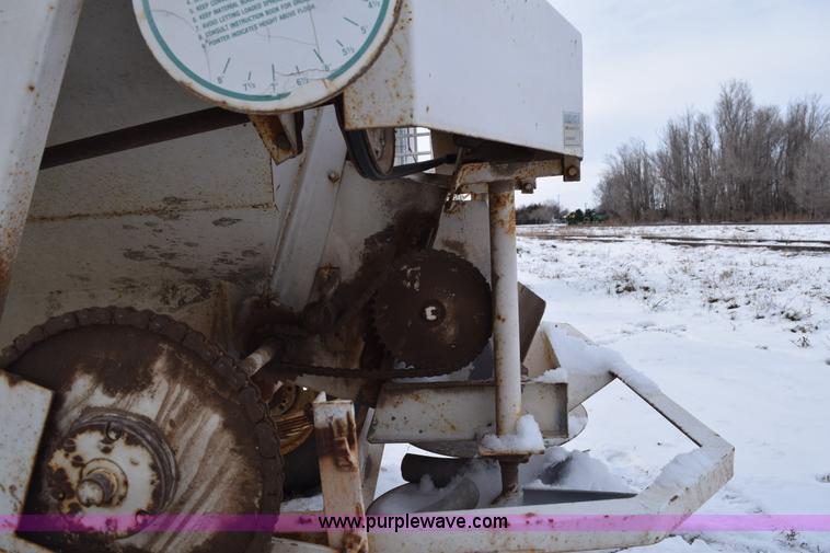 image for item E6037 Fertilizer spreader buggy