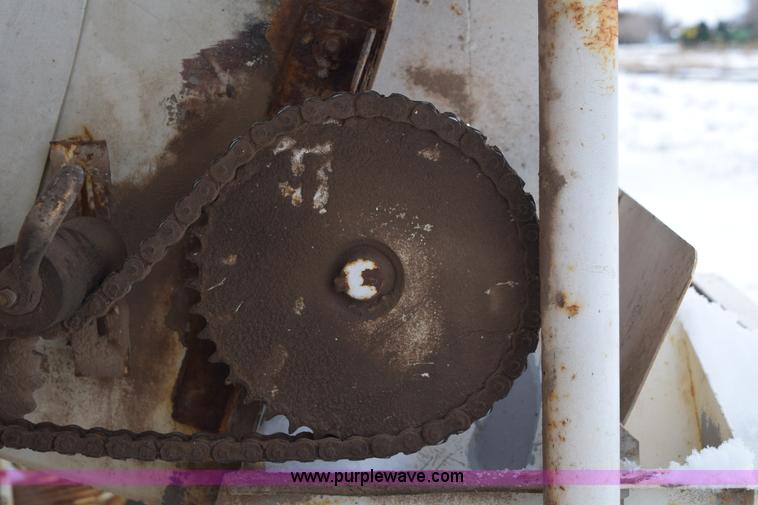 image for item E6037 Fertilizer spreader buggy