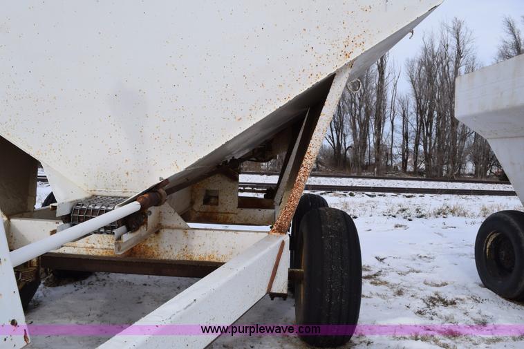 image for item E6037 Fertilizer spreader buggy