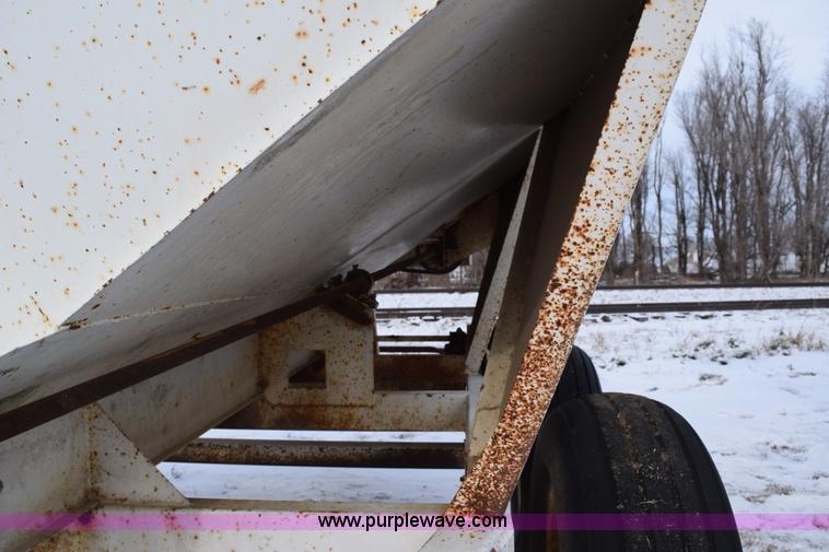 image for item E6037 Fertilizer spreader buggy