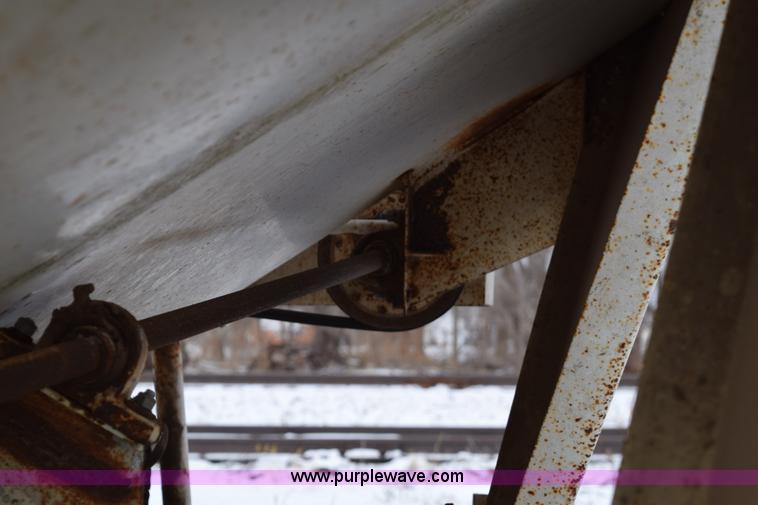 image for item E6037 Fertilizer spreader buggy