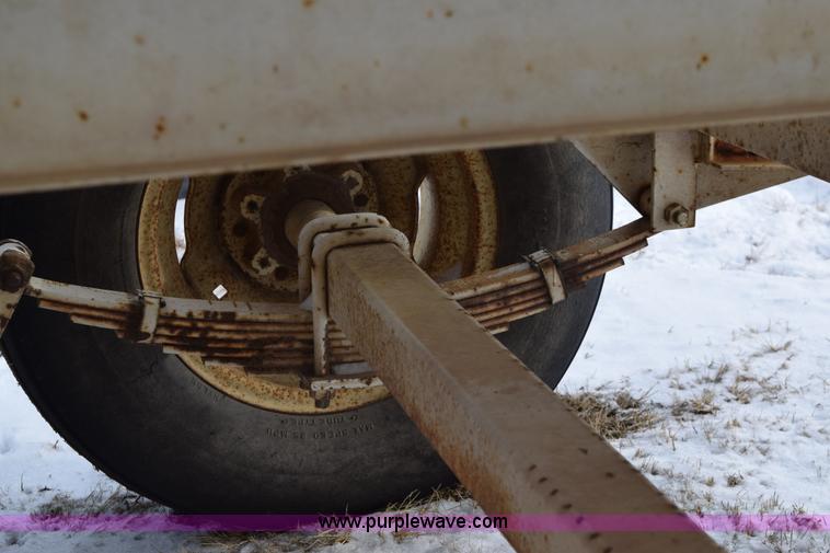 image for item E6037 Fertilizer spreader buggy