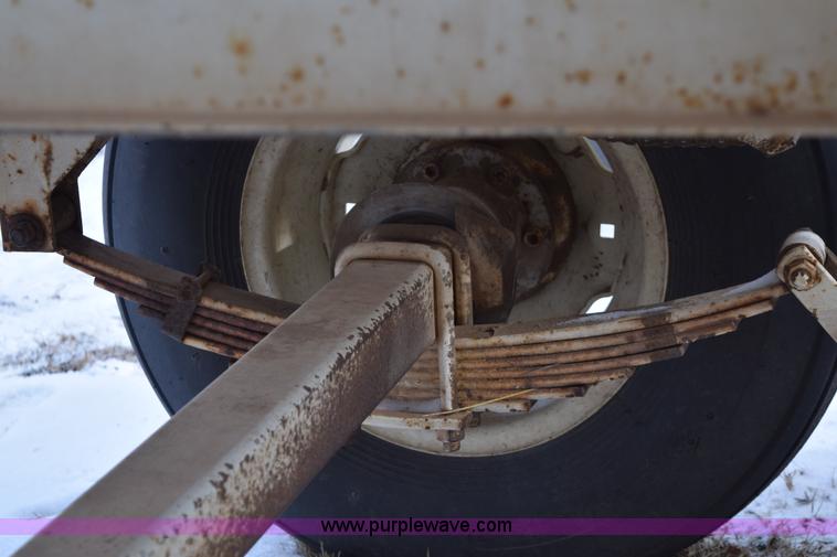 image for item E6037 Fertilizer spreader buggy