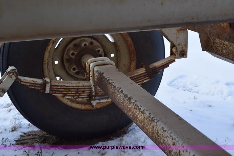 image for item E6037 Fertilizer spreader buggy