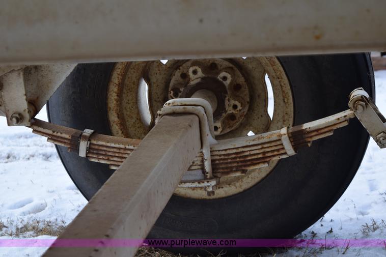 image for item E6037 Fertilizer spreader buggy