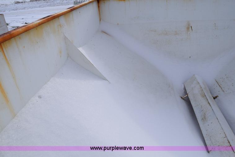 image for item E6037 Fertilizer spreader buggy