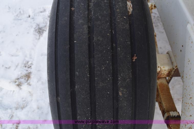 image for item E6037 Fertilizer spreader buggy