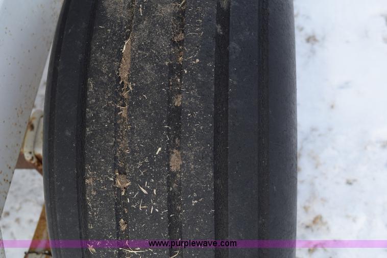 image for item E6037 Fertilizer spreader buggy