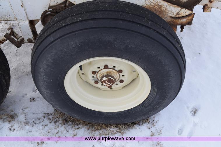 image for item E6037 Fertilizer spreader buggy