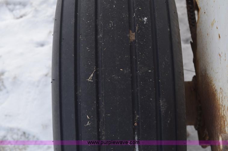 image for item E6037 Fertilizer spreader buggy