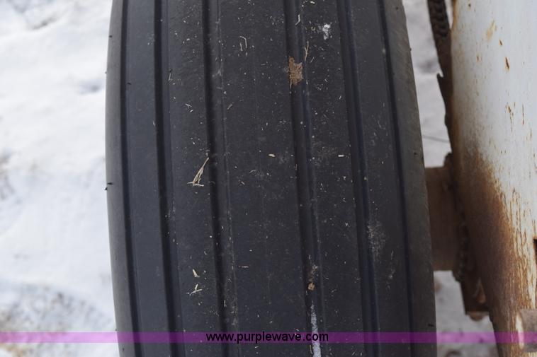 image for item E6037 Fertilizer spreader buggy