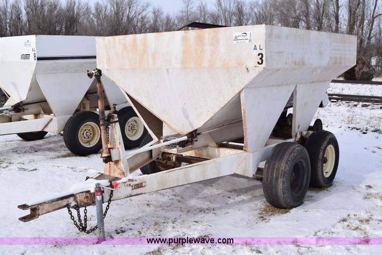 image for item E6038 Fertilizer spreader buggy