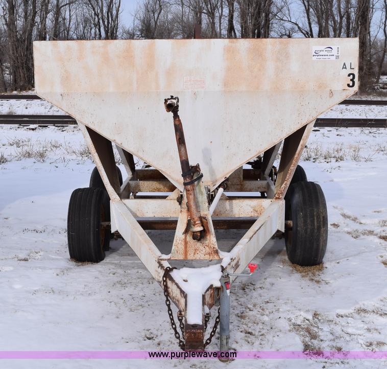 image for item E6038 Fertilizer spreader buggy