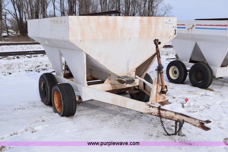 image for item E6038 Fertilizer spreader buggy
