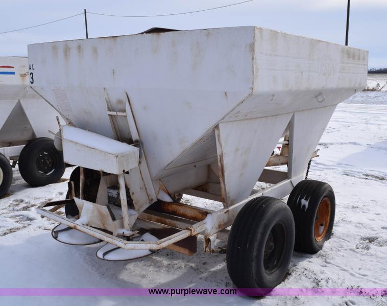 image for item E6038 Fertilizer spreader buggy
