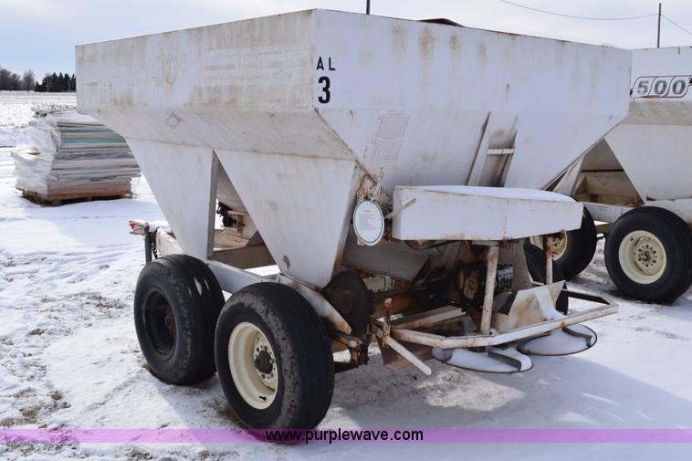 image for item E6038 Fertilizer spreader buggy