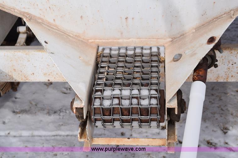 image for item E6038 Fertilizer spreader buggy