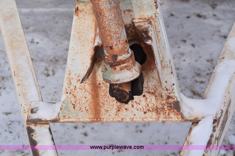 image for item E6038 Fertilizer spreader buggy