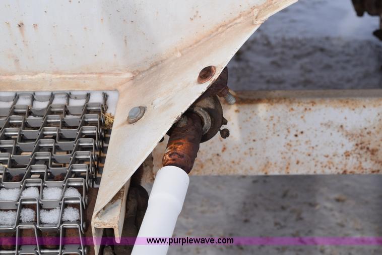 image for item E6038 Fertilizer spreader buggy