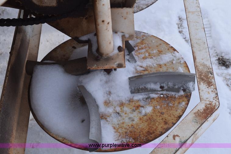 image for item E6038 Fertilizer spreader buggy