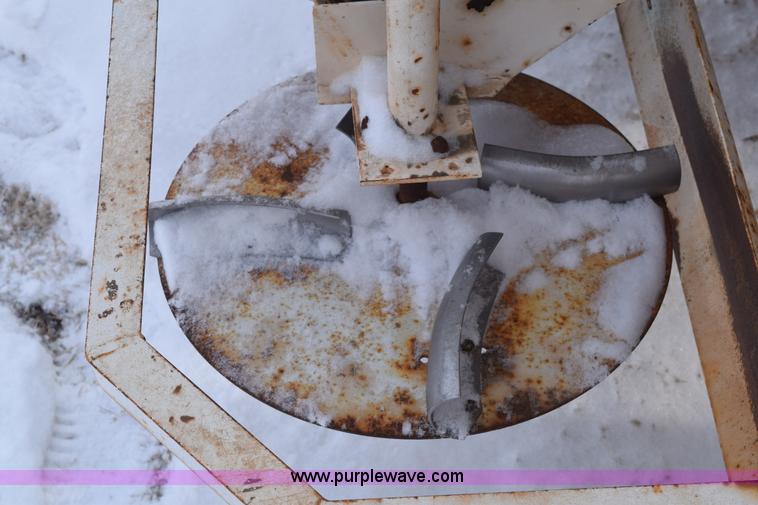 image for item E6038 Fertilizer spreader buggy