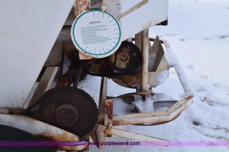 image for item E6038 Fertilizer spreader buggy