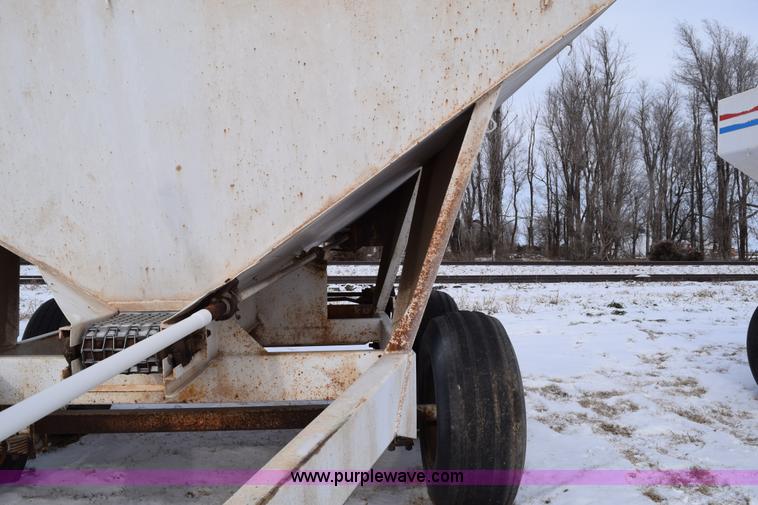 image for item E6038 Fertilizer spreader buggy