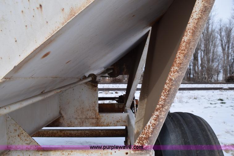 image for item E6038 Fertilizer spreader buggy