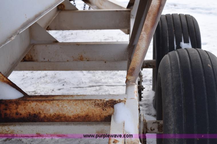 image for item E6038 Fertilizer spreader buggy